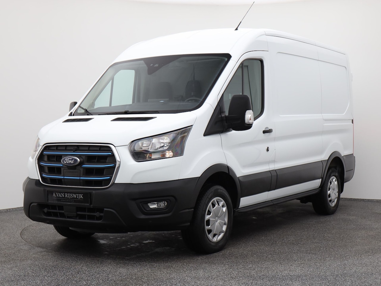 Ford E-Transit - 350 L2H2 Trend 68 kWh | CAMERA | CARPLAY | STOELVERWARMING - AutoWereld.nl