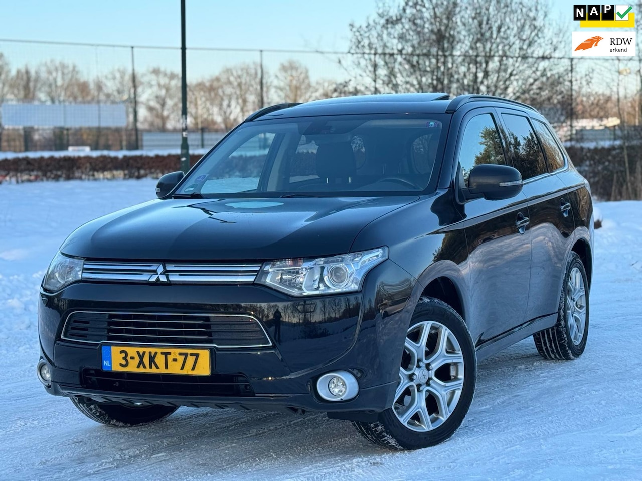 Mitsubishi Outlander - 2.0 PHEV instyle 2.0 PHEV Instyle+, achteruitrijcamera, schuifdak - AutoWereld.nl