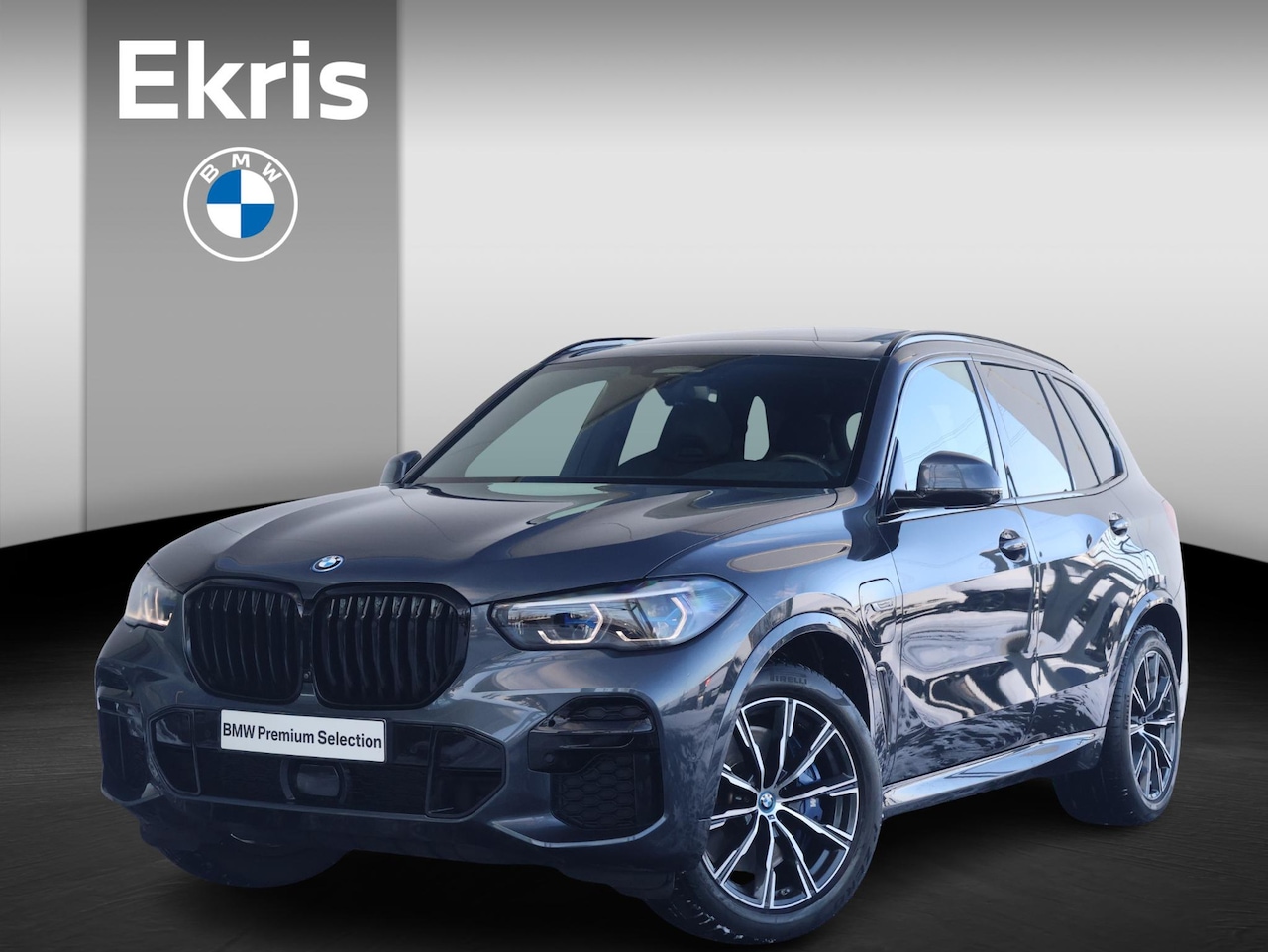BMW X5 - xDrive45e High Executive M Sportpakket/ Comfort Access/ Soft-Close/ Trekhaak/ Panoramadak/ - AutoWereld.nl