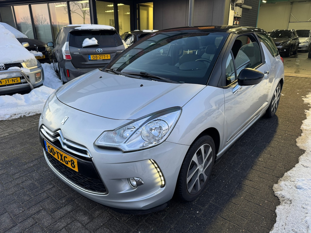 Citroën DS3 - 1.4 e-HDi Chic AUTOMAAT LED CLIMA CRUISE SUPER KMS ORIG NL NAP - AutoWereld.nl