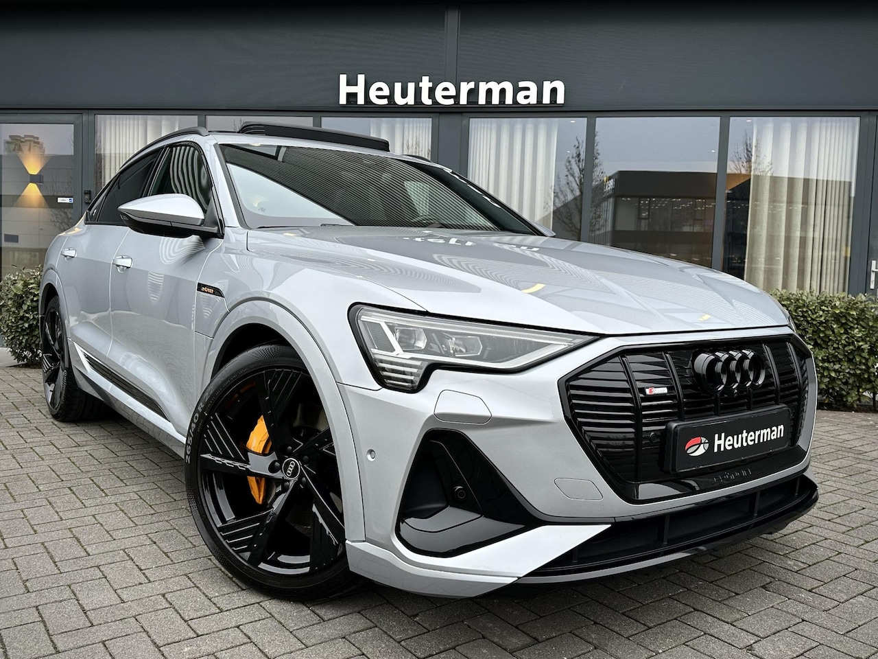 Audi e-tron Sportback - Quattro Black Edition/ Pano/ Sfeerverl./ B&O Audi E-tron sportback 50 Quattro Black Editio - AutoWereld.nl