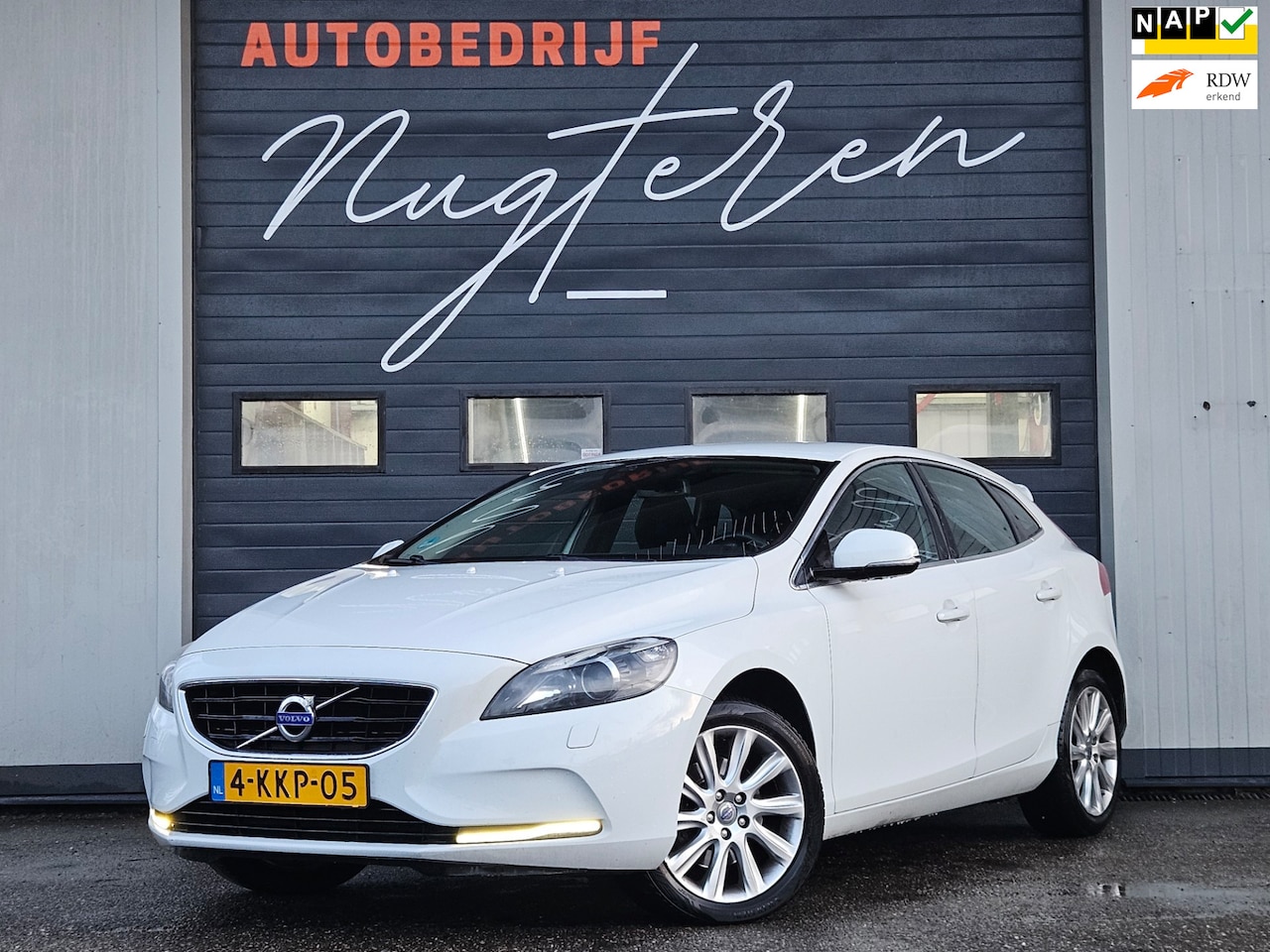 Volvo V40 - 1.6 T4 Momentum|Automaat|Xenon|Camera|Stoelverwarming - AutoWereld.nl