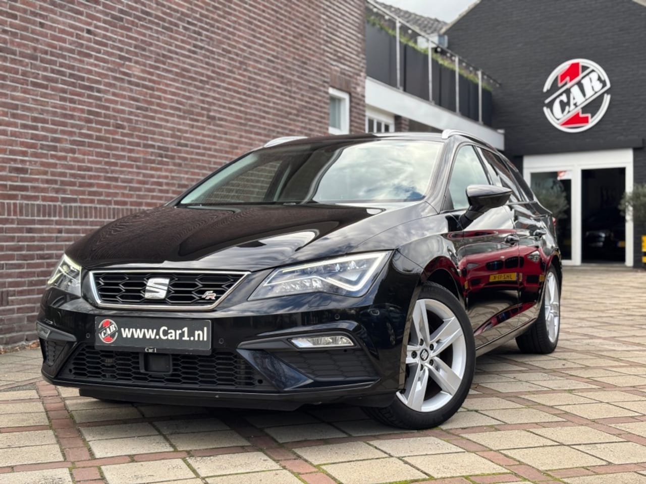 SEAT Leon - 1.8 TSI FR Business Intense LED KEYKLESS APPLE CARPLAY AUTOMAAT - AutoWereld.nl