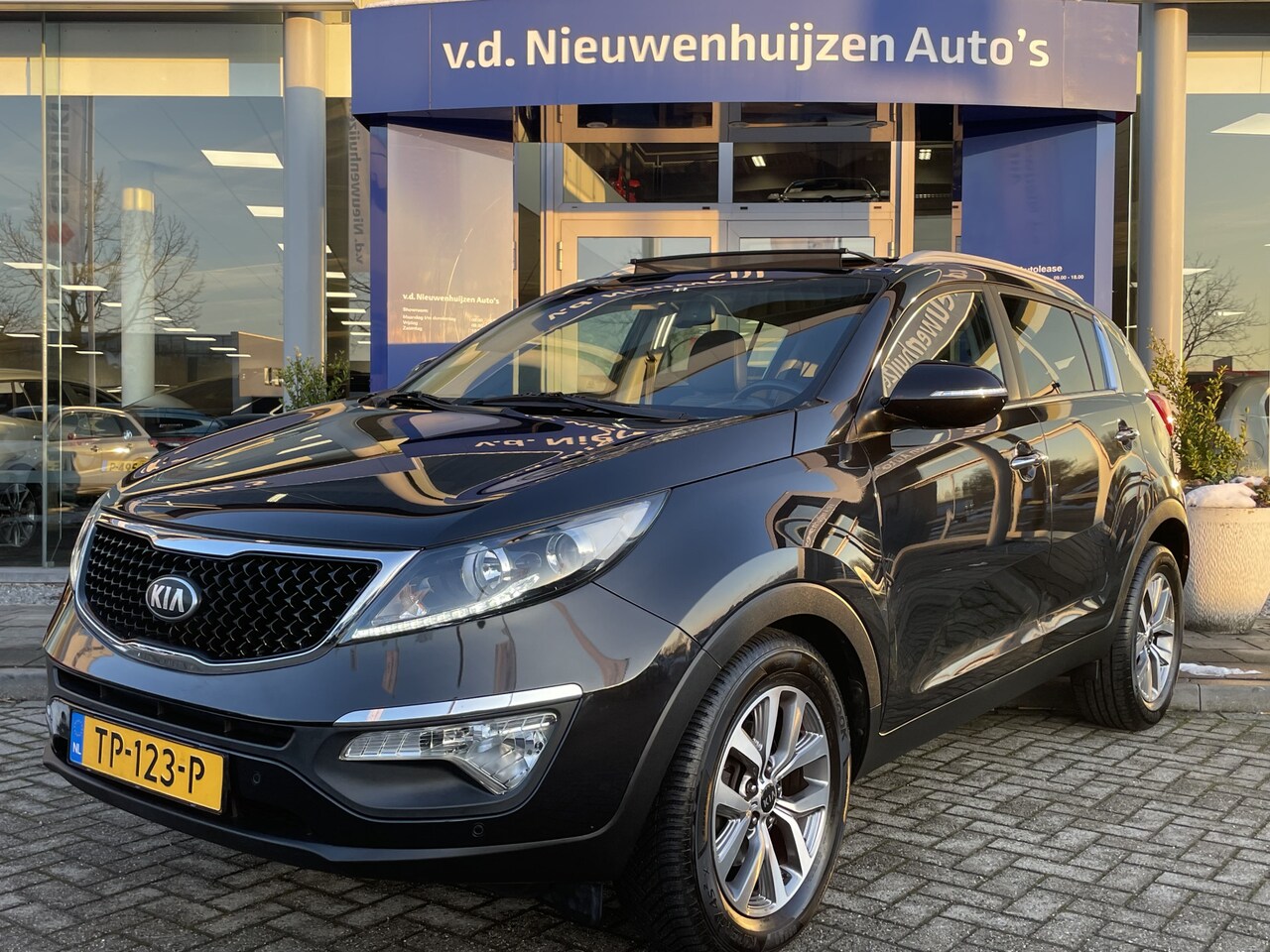 Kia Sportage - 1.6 GDI BusinessPlusLine | Leder | Achteruitrijcamera | Stoelverwarming | Info Didier: 049 - AutoWereld.nl