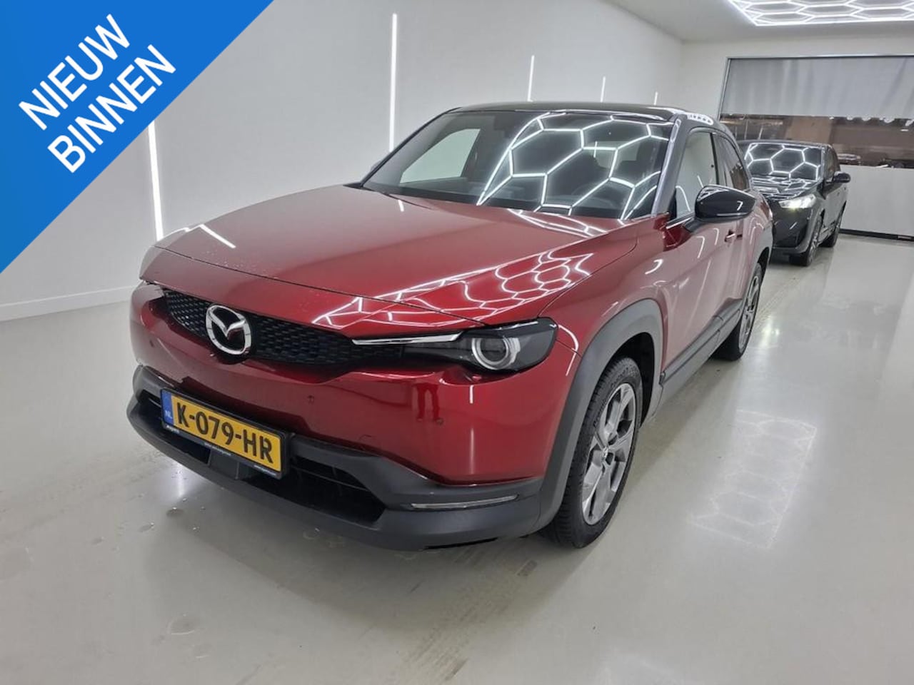 Mazda MX-30 - E-SKYACTIV 145 FIRST EDITION 36 KWH I 94% SOH I APPLE CARPLAY I P-CAMERA I CRUISE CONTROL - AutoWereld.nl