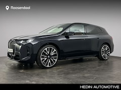 BMW iX - xDrive60 112 kWh | Trekhaak | Bowers&Wilkins | Laserlight | Panoramadak | Head Up | Stoelv