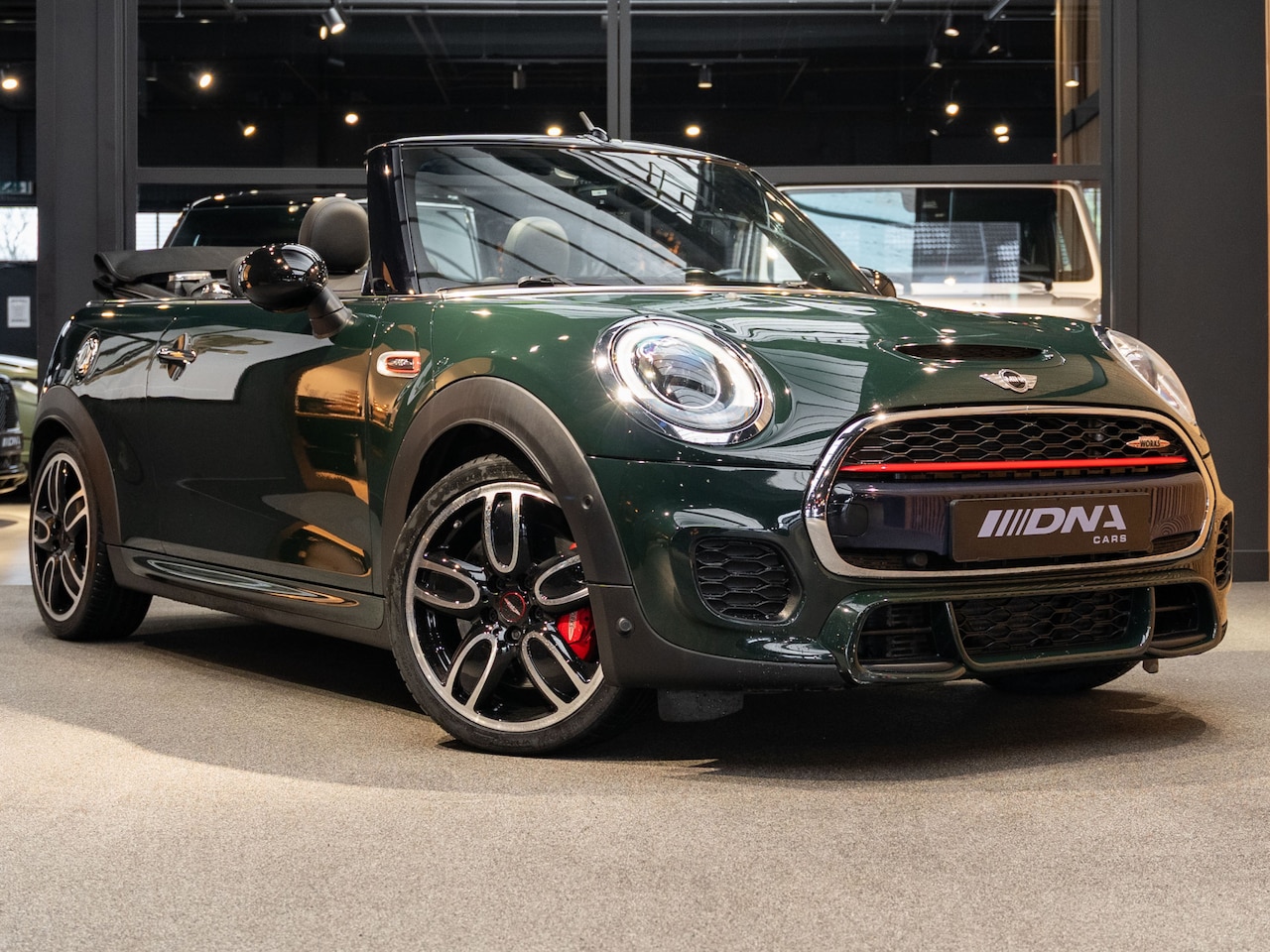 MINI Cabrio - Mini JCW Chili H&K Voll Leder 2.0 JCW British Racing Green - AutoWereld.nl