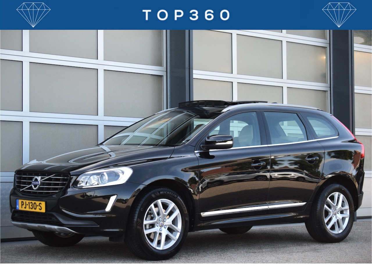 Volvo XC60 - 2.0 T5 FWD Polar+ OrigNL | Panoramadak | Trehaak | Leer | Nieuwstaat! - AutoWereld.nl