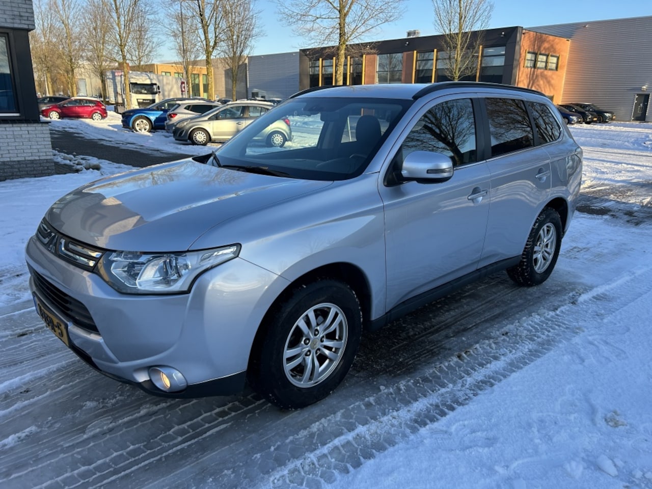 Mitsubishi Outlander - 2.0 Intense CRUISE CLIMA PDC TRHK NAP! - AutoWereld.nl
