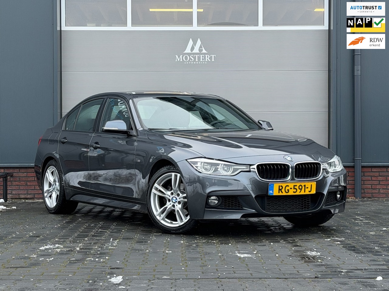 BMW 3-serie - 318i Executive|2017|NAP|M-sport|Automaat|Dealer|M pakket|PDC|Navi|18" LMV - AutoWereld.nl