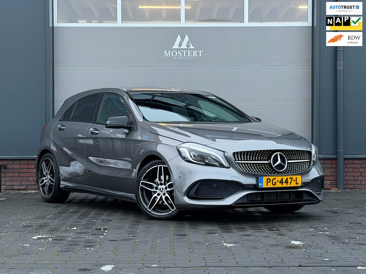 Mercedes-Benz A-klasse - 180/122pk Business Solution AMG|2017|H&K|NAP|Camera|Stoelverw.|Cruise|Zwarte hemel|18"LMV - AutoWereld.nl