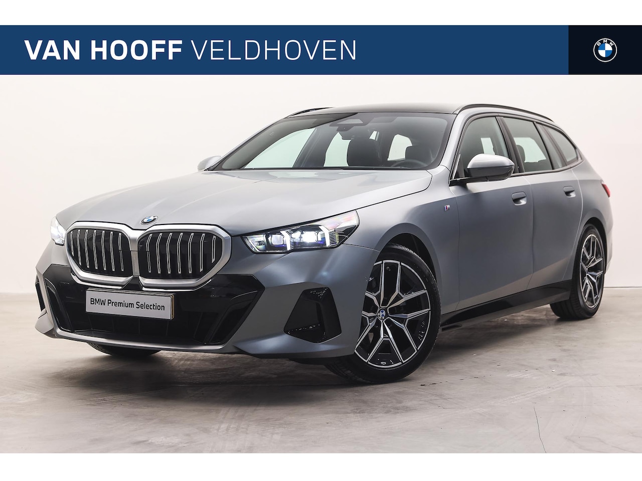 BMW 5-serie Touring - 520i High Executive M Sport Automaat / Panoramadak / Trekhaak / Comfort Access / Adaptieve - AutoWereld.nl