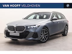 BMW 5-serie Touring - 520i High Executive M Sport Automaat / Panoramadak / Trekhaak / Comfort Access / Adaptieve