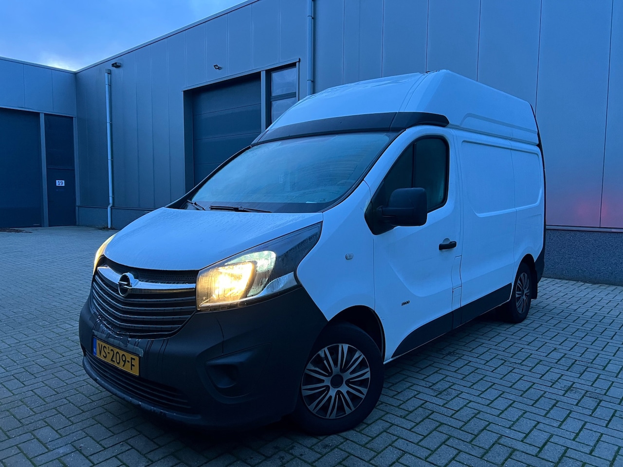 Opel Vivaro - 1.6 CDTI L1H2 Edition EcoFlex 1.6CDTI L1H2 Edition EcoFlex - AutoWereld.nl
