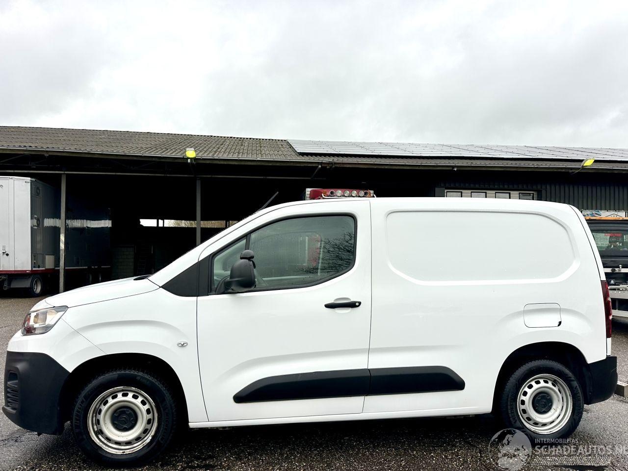 Citroën Berlingo - 1.5 BlueHDI 99pk 6-bak euro6 Club - nap - airco - cruise - pdc - carplay - schuif + klapde - AutoWereld.nl