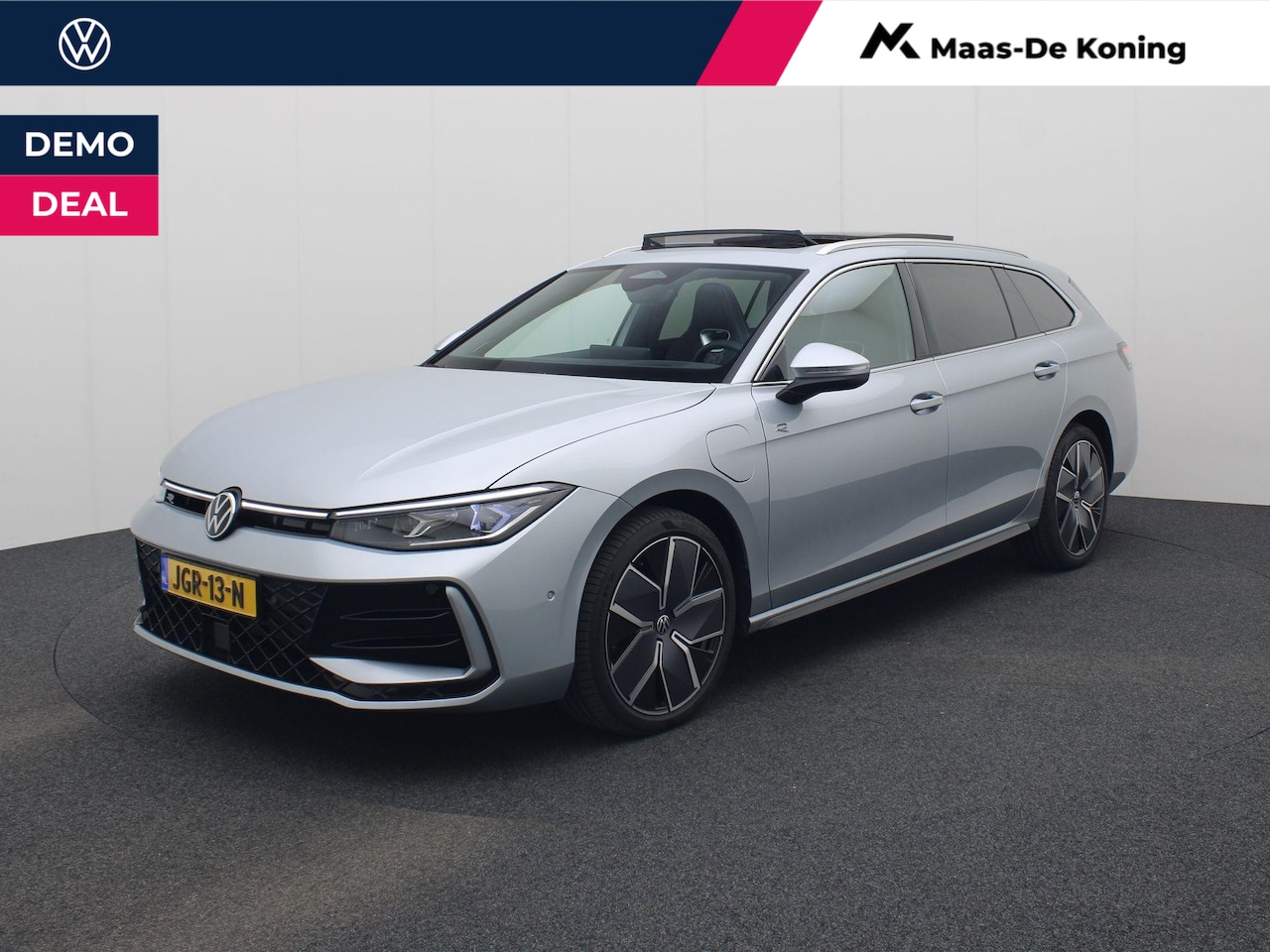 Volkswagen Passat Variant - 1.5 eHybrid R-Line Edition Panoramadak · Harman & Kardon · Trekhaak · Head-up display - AutoWereld.nl