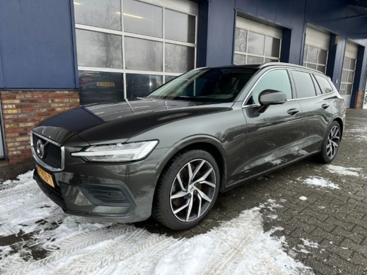Volvo V60 - 2.0 T5 MOMENTUM.   TREKHAAK.  ALL. IN. - AutoWereld.nl