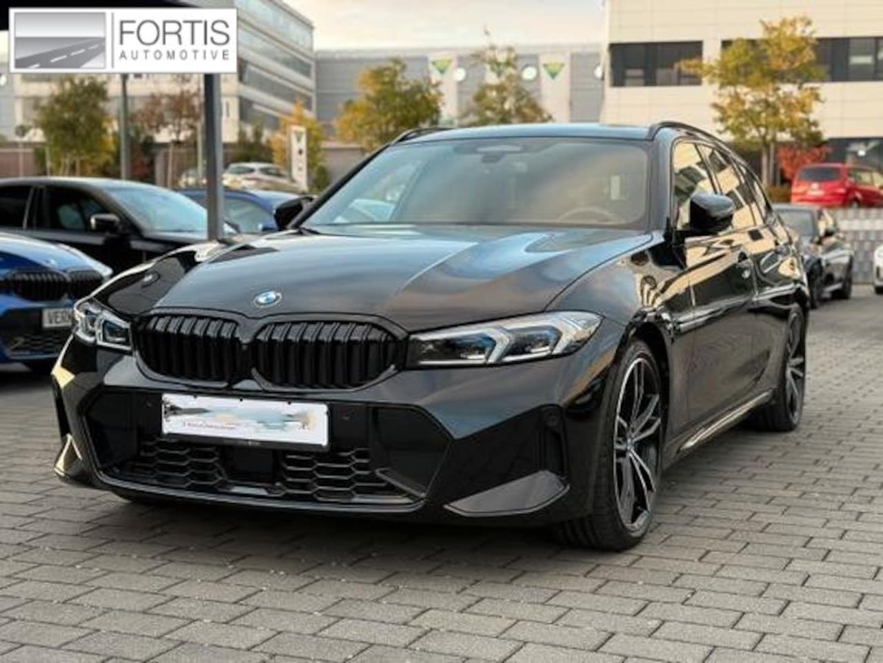 BMW 3-serie Touring - 320d xDrive M-SPORT ** LED, NAVI+, HALF-LEDER, PANO, H&K, HuD, TREKH, 19-inch LMV ** 1e EI - AutoWereld.nl