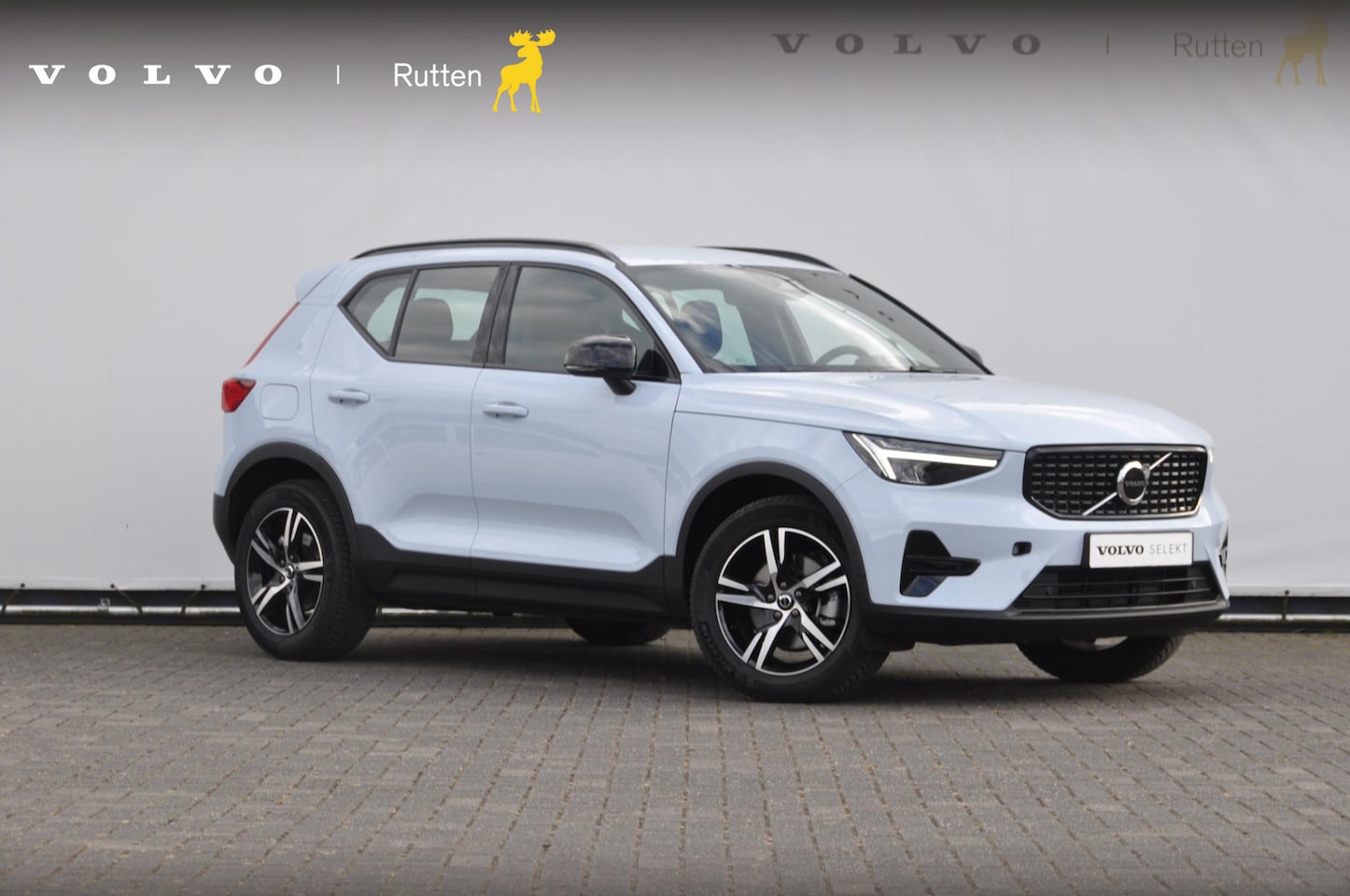 Volvo XC40 - B4 211PK Automaat Plus Dark / Pilot assist / Semi-elektrisch inklapbare trekhaak / Google - AutoWereld.nl