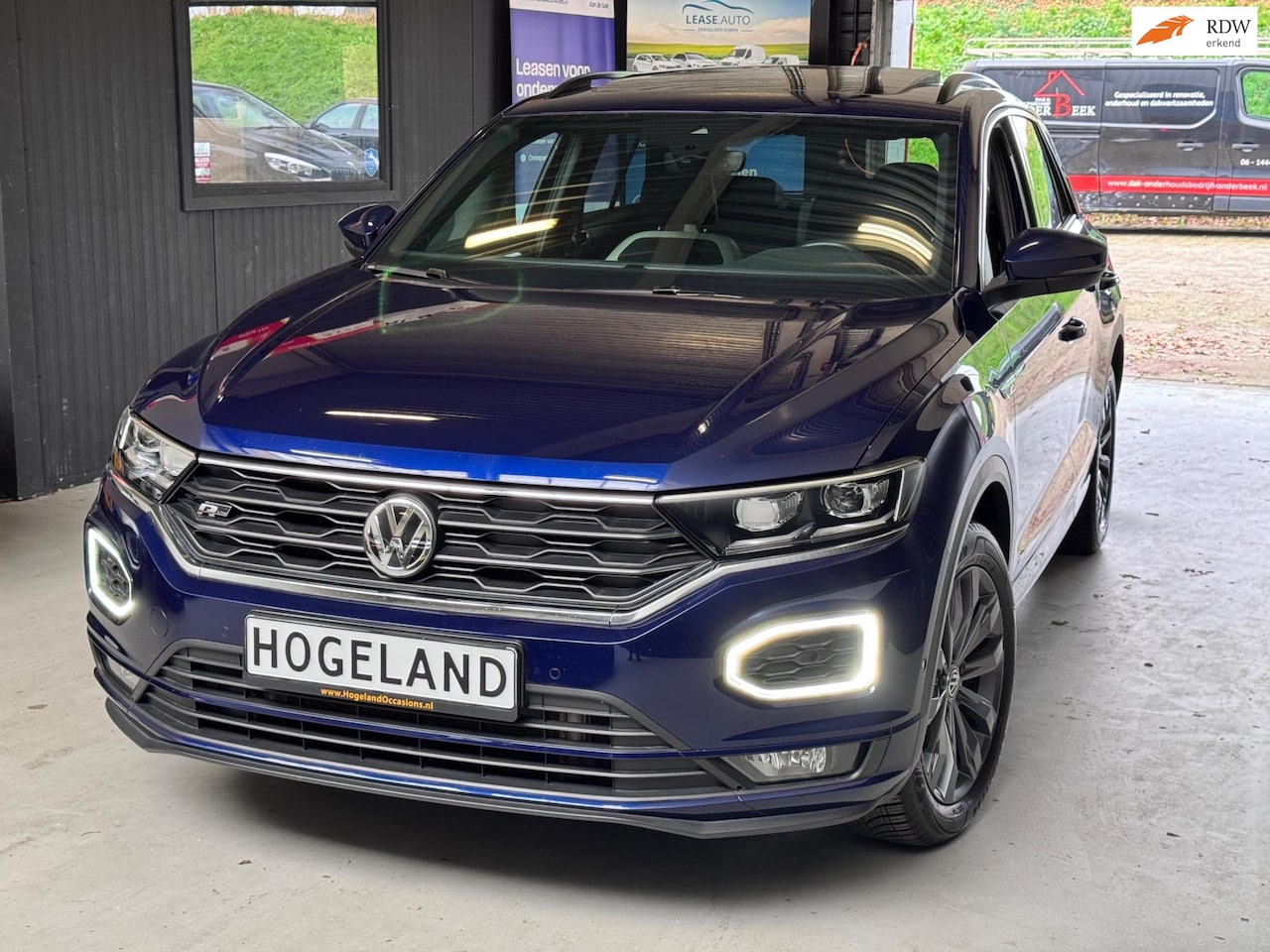 Volkswagen T-Roc - 2.0 TSI 4Motion 3xR-Line Pano Camera TREKHAAK LED Garantie - AutoWereld.nl