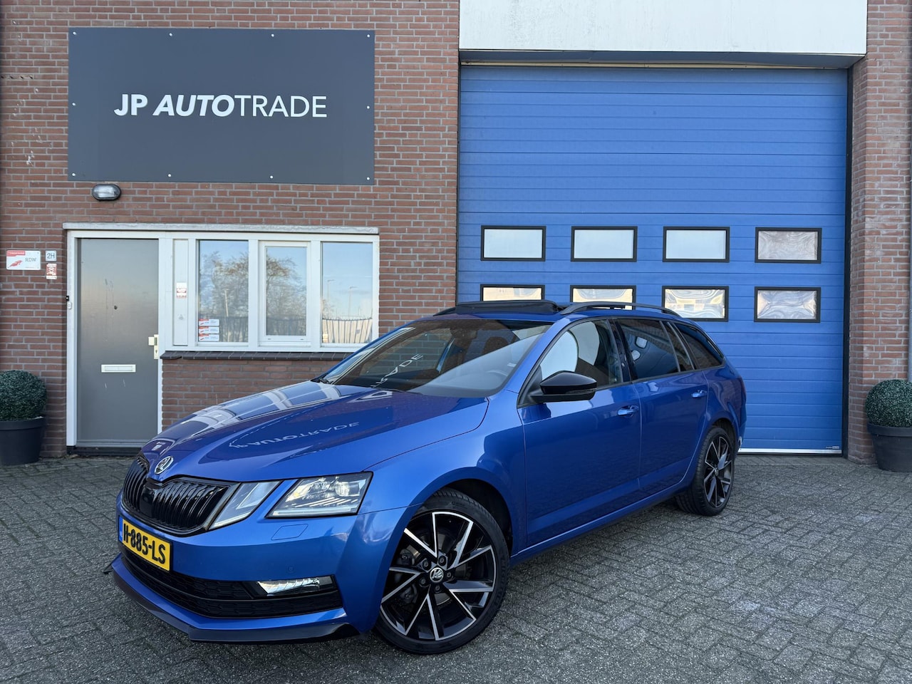 Skoda Octavia Combi - 1.5 TSI Sport Business | 2e Eig | NAP | Pano | Clima | Trekhaak - AutoWereld.nl
