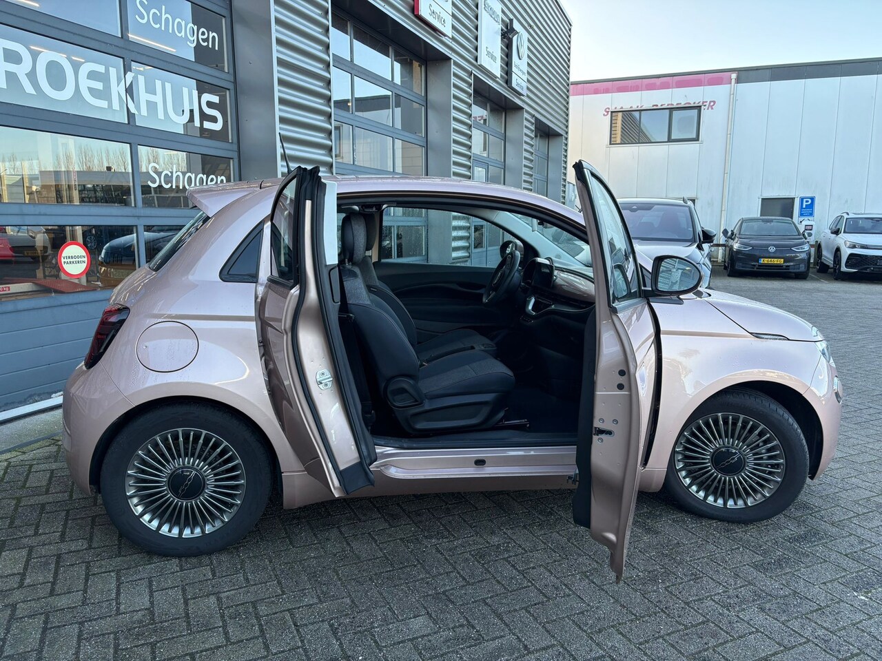 Fiat 500e - 3+1 Icon 42 kWh 118 pk | SOH 92,6% | | Navigatie | Keyless entry | Cruise control | - AutoWereld.nl