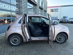 Fiat 500e - 3+1 Icon 42 kWh 118 pk | SOH 92, 6% | | Navigatie | Keyless entry | Cruise control |