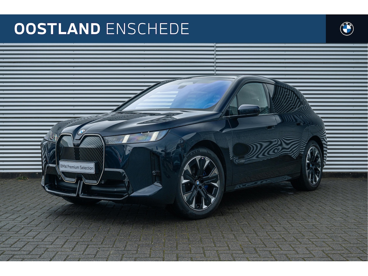 BMW iX - xDrive45 M Sport / Panoramadak Sky Lounge / Trekhaak / M Multifunctionele Stoelen / Parkin - AutoWereld.nl