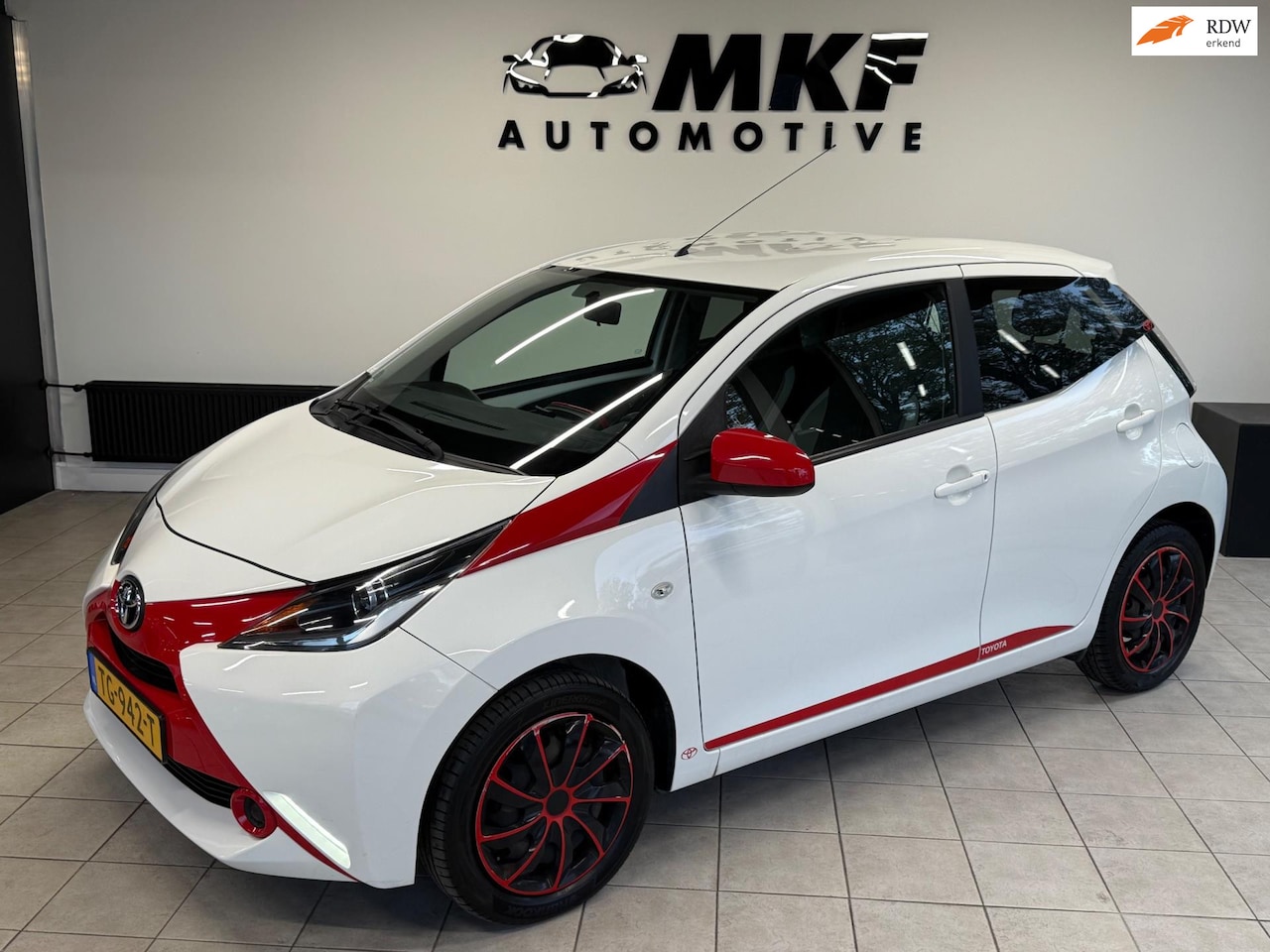 Toyota Aygo - 1.0 VVT-I X-NOW 5D 2015 Airco/Elek Pakket/KM NAP! - AutoWereld.nl