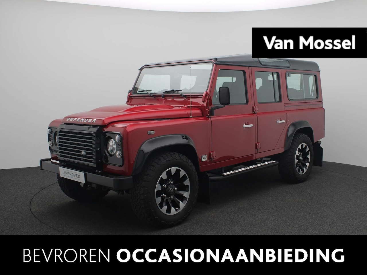 Land Rover Defender - Works V8 70th Jubileum Uniek ! | 7-zits | Land Rover Classic original Rebuild | 302 kw/395 - AutoWereld.nl