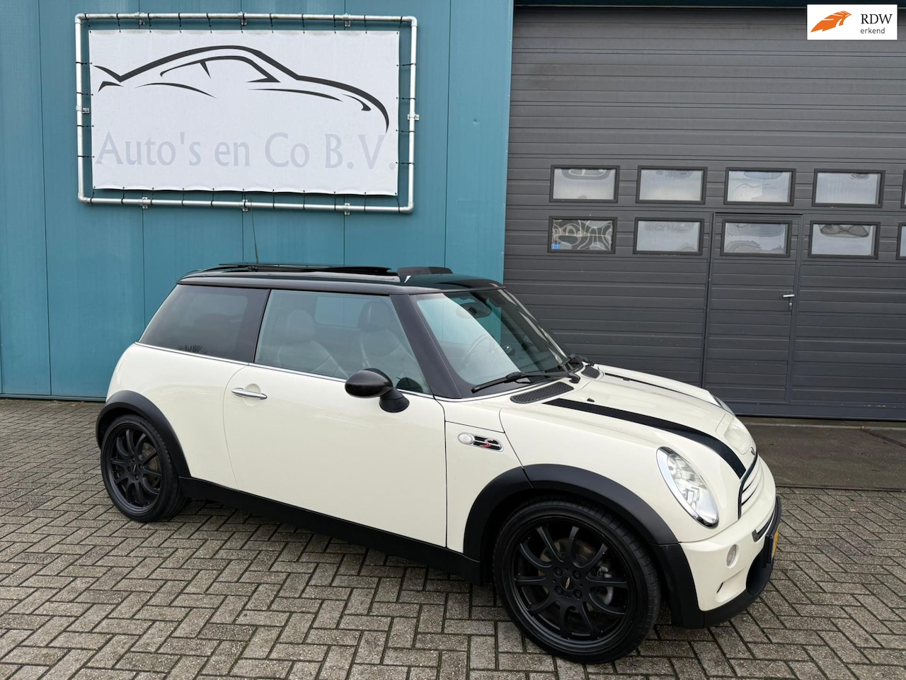 MINI Cooper S - Mini 1.6 Chili Leder Panoramadak Navigatie Xenon 18" Jcw lm velgen Clima Cruise Pdc - AutoWereld.nl