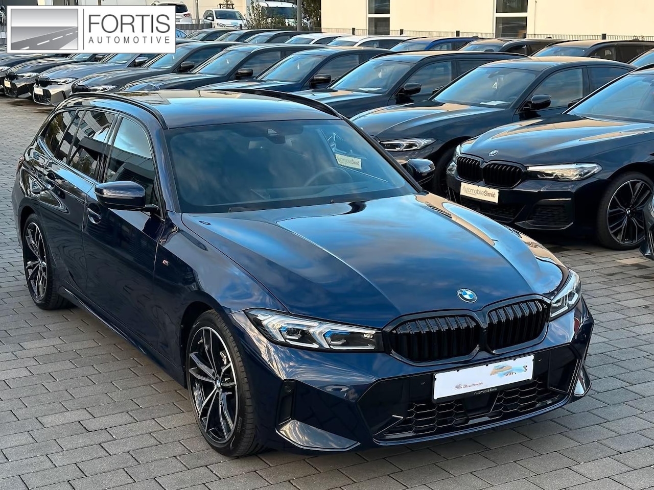 BMW 3-serie Touring - 320d xDrive M-SPORT ** LED, NAVI+, HALF-LEDER, VERW. STUUR, HuD, TREKH, 19-inch LMV, TANSA - AutoWereld.nl