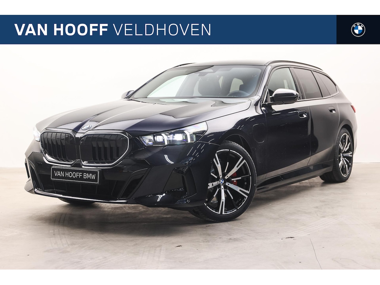 BMW 5-serie Touring - 530e M Sport Automaat / Panoramadak / Adaptieve LED / Parking Assistant Plus / Comfort Acc - AutoWereld.nl