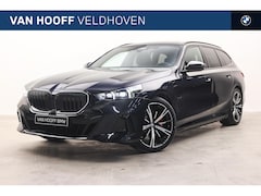 BMW 5-serie Touring - 530e M Sport Automaat / Panoramadak / Adaptieve LED / Parking Assistant Plus / Comfort Acc