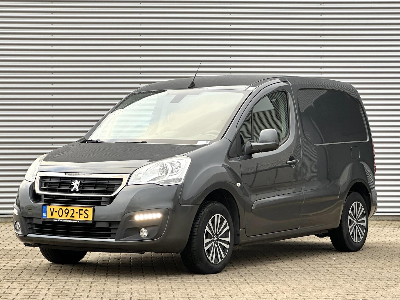 Peugeot Partner - 120 1.6 BlueHDi 75 L1 Airco|Navi|3 zits - AutoWereld.nl