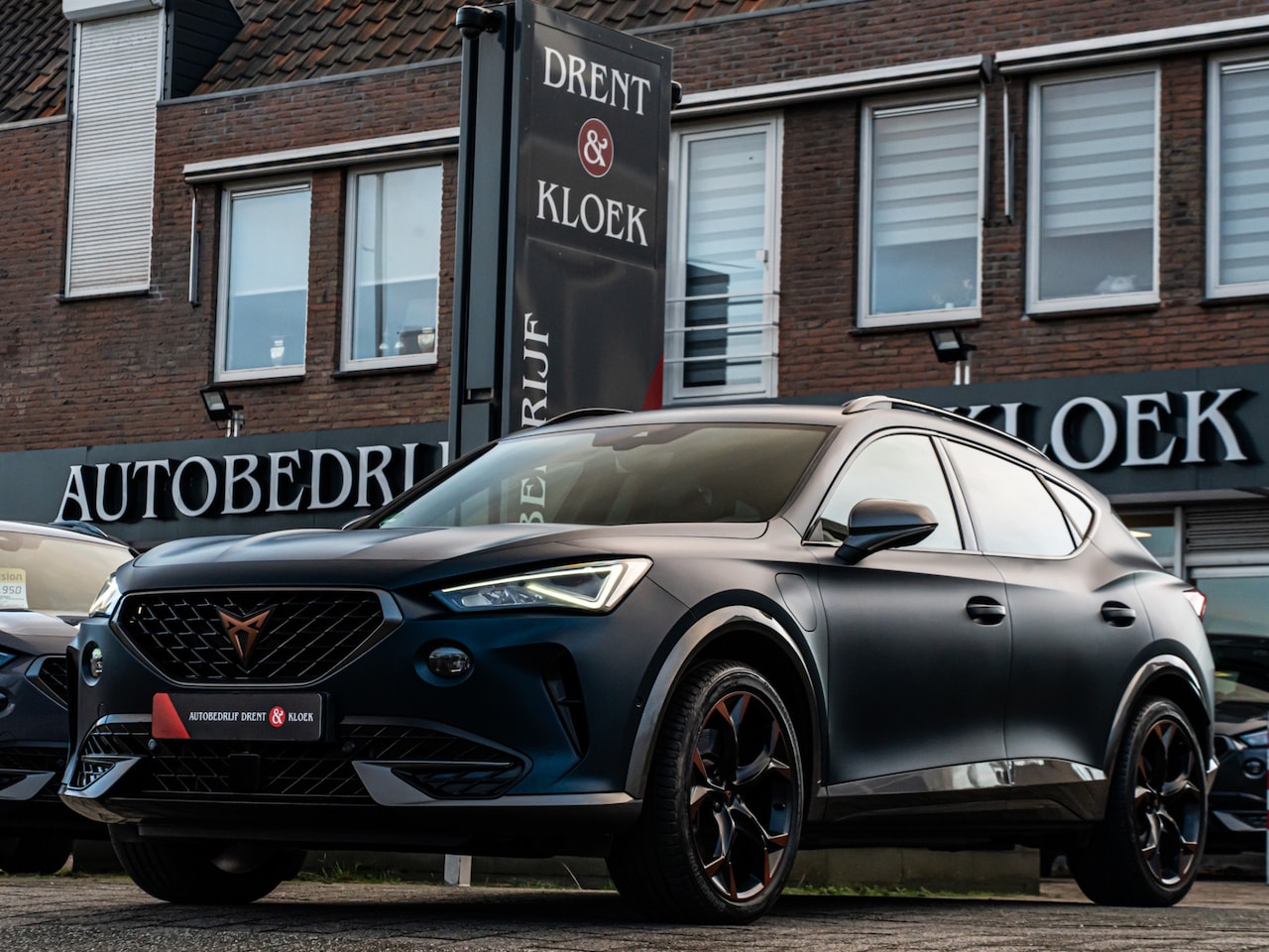 CUPRA Formentor - 1.4 e-Hybrid VZ Copper Edition SPORTSTUUR MAT BLAUW ELEK ACHTERKLEP LED CAMERA 19 INCH - AutoWereld.nl