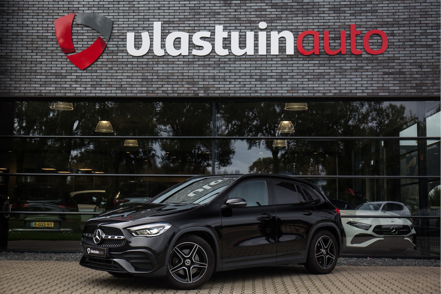 Mercedes-Benz GLA-Klasse - 200 AMG Line 200 AMG Line ,Trekhaak, Rood Stiksel - AutoWereld.nl