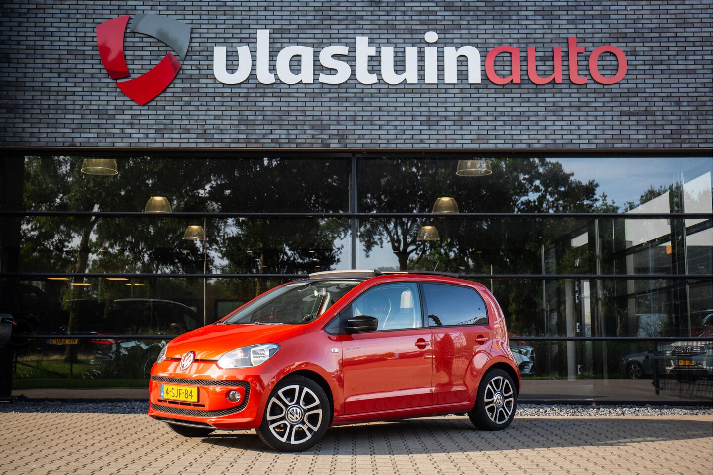 Volkswagen Up! - 1.0 groove up! BlueMotion 1.0 groove up! BlueMotion , Pano, PDC, Cruise, 1e eigenaar, Fender, - AutoWereld.nl