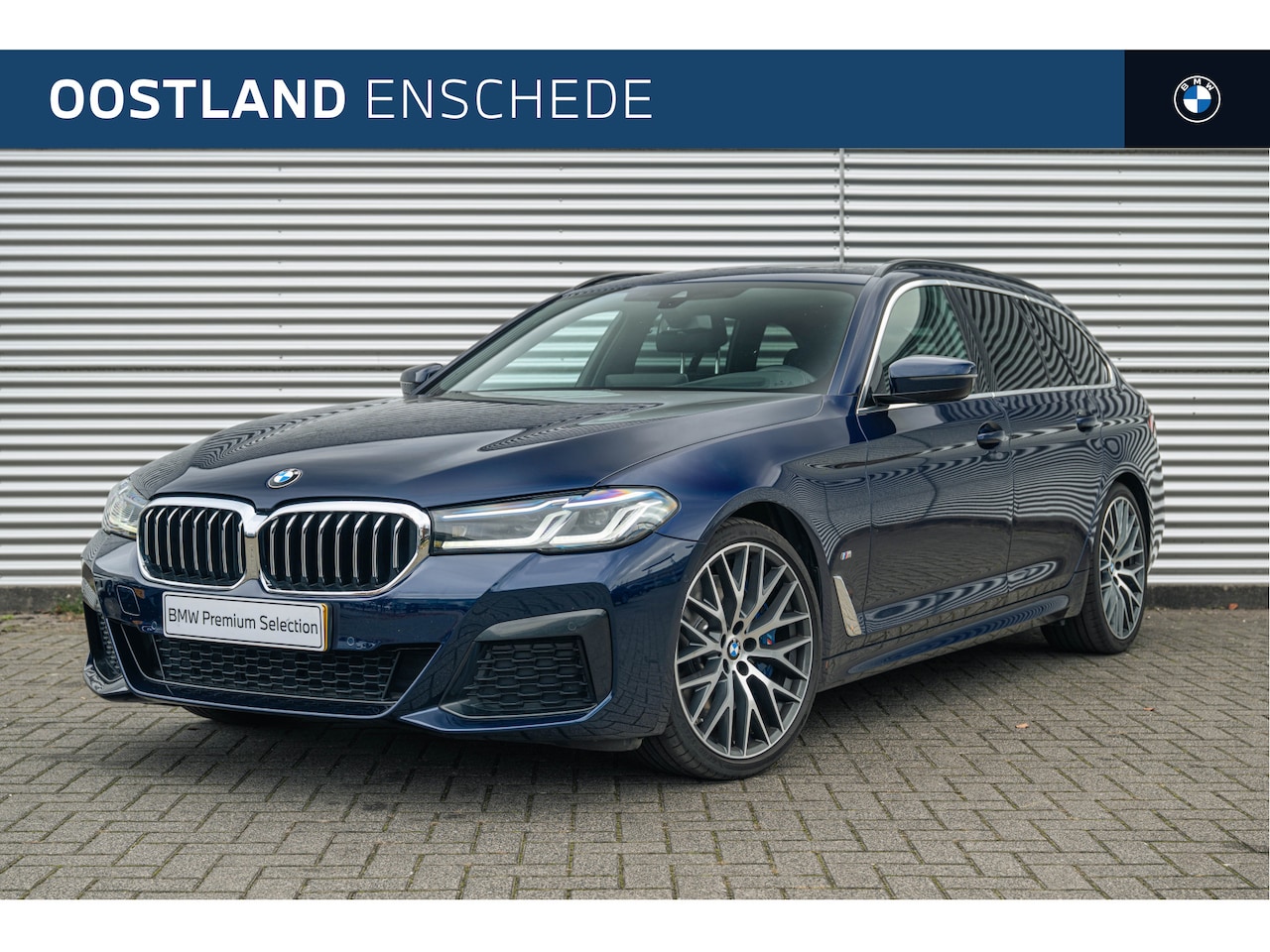 BMW 5-serie Touring - 540i xDrive High Executive M Sport Automaat / Panoramadak / Laserlight / Head-Up / Comfort - AutoWereld.nl