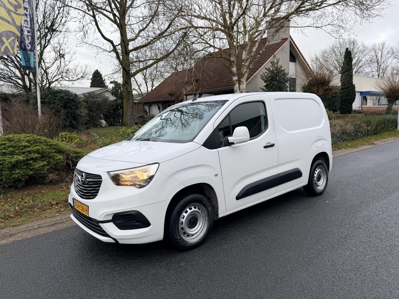 Opel Combo - 1.5D 100PK L1H1 Navi•Airco•Cruise - AutoWereld.nl