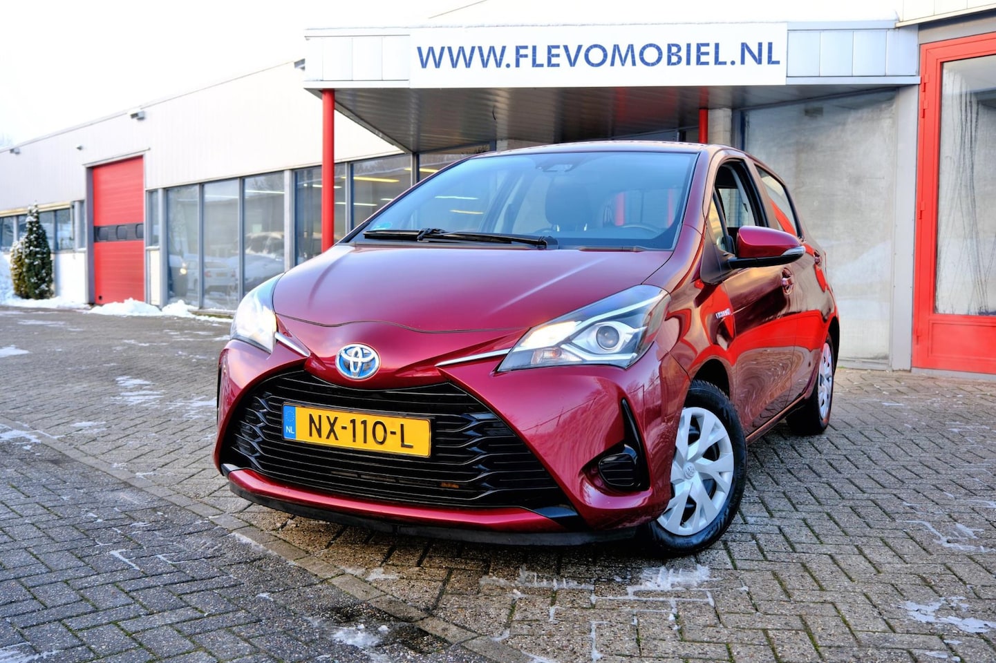 Toyota Yaris - 1.5 Hybrid Aspiration 5-drs Aut. Navi|Clima|Cam - AutoWereld.nl