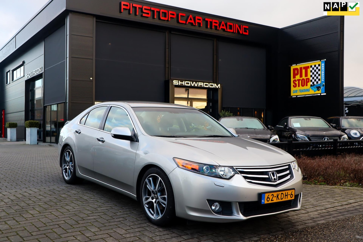 Honda Accord - 2.0i Elegance Limited Edition 2.0i Elegance Limited Edition, 156 PK, NL auto, PDC, Cruise Trekhaak! - AutoWereld.nl