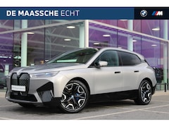 BMW iX - xDrive50 Executive / Sportpakket / Panoramadak Sky Lounge / Trekhaak / Laserlight / Active