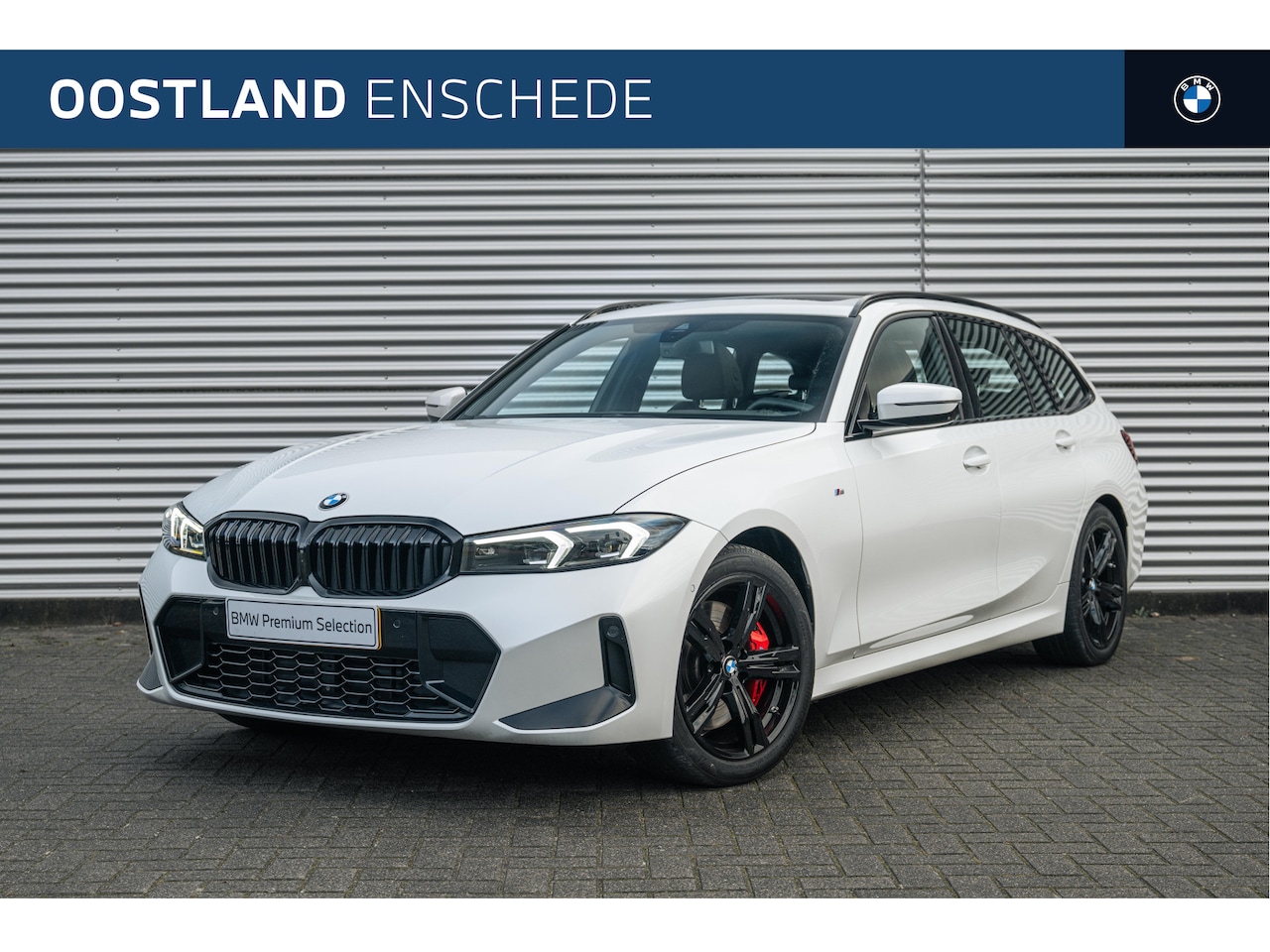 BMW 3-serie Touring - 330i xDrive High Executive M Sport Automaat / Panoramadak / Trekhaak / Sportstoelen / Adap - AutoWereld.nl