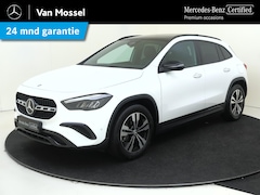Mercedes-Benz GLA-Klasse - 180 Star Edition Luxury Line Panoramadak / Keyless / Parkeercamera / Privacy Glass / Sfeer