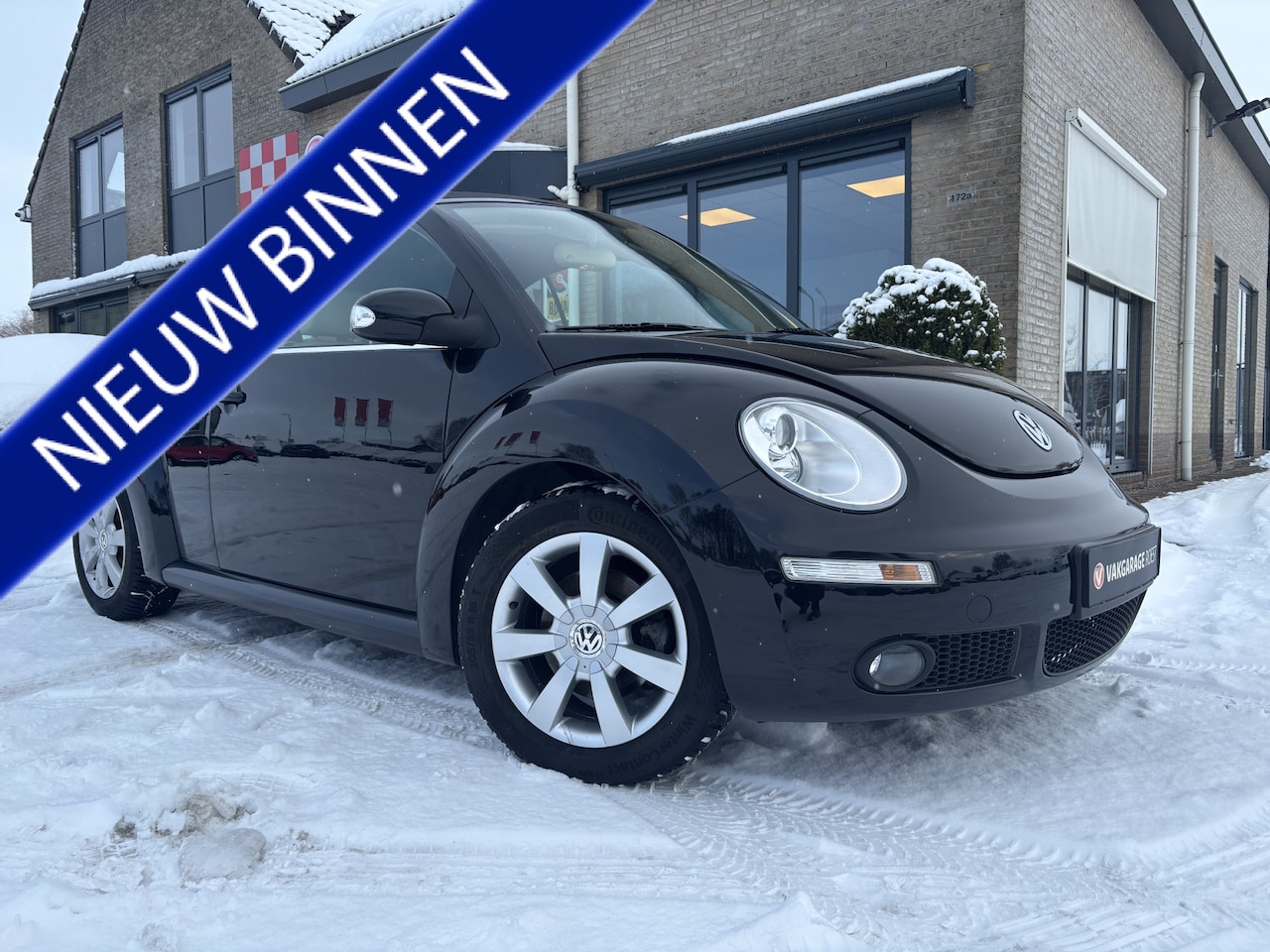 Volkswagen New Beetle Cabriolet - 2.0 Highline Automaat Leder / Nieuwe kap / Parkeersensors - AutoWereld.nl