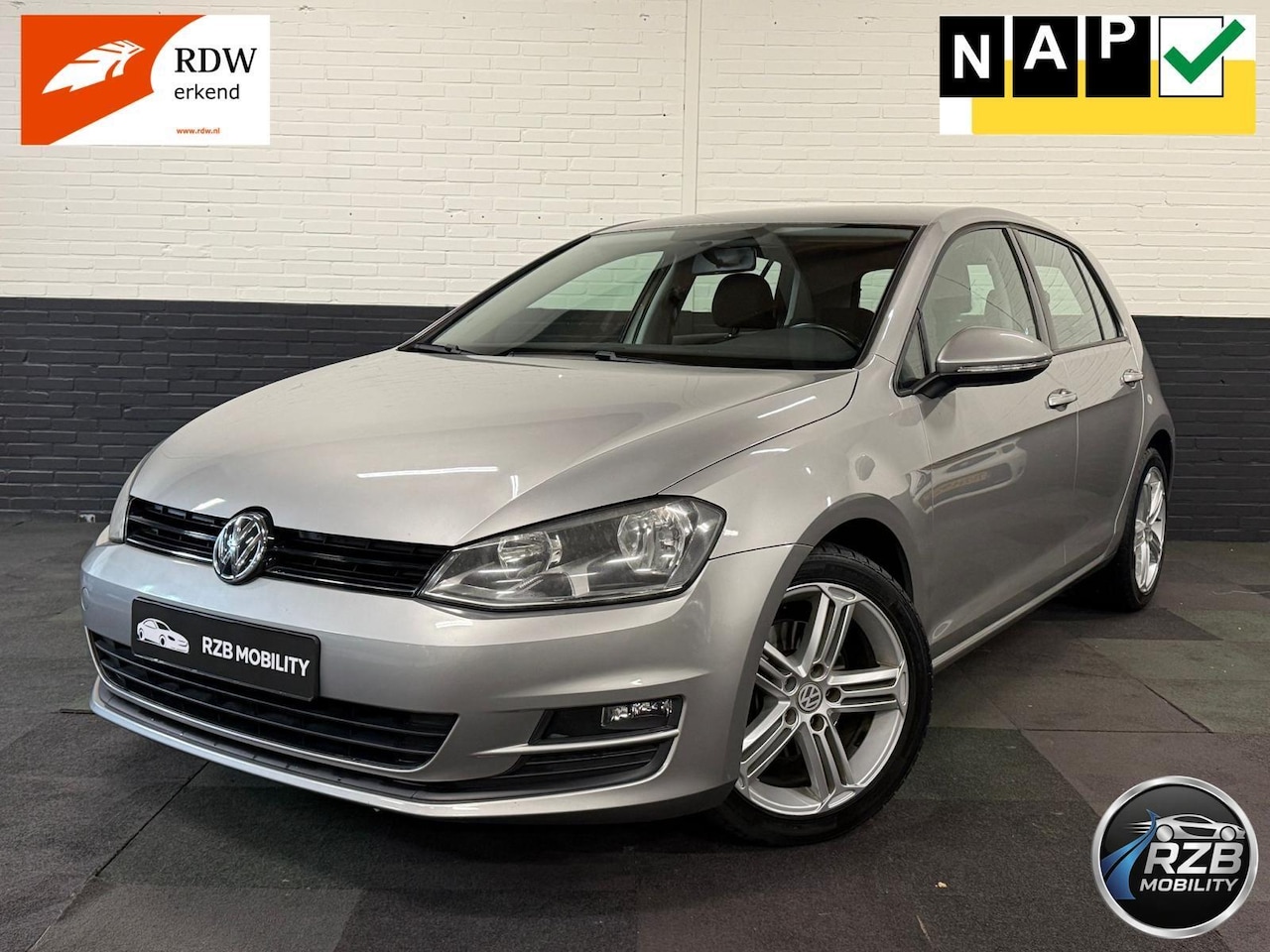 Volkswagen Golf - 1.2 TSI Trendline NAVI Dealer onderhoud NAP - AutoWereld.nl