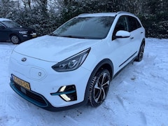 Kia e-Niro - EXECUTIVELINE 64KWH 3 FASE SOH 100%/LEER/LMV/ACARPLAY/WARMTEPOMP/FABRIEKSGARANTIE