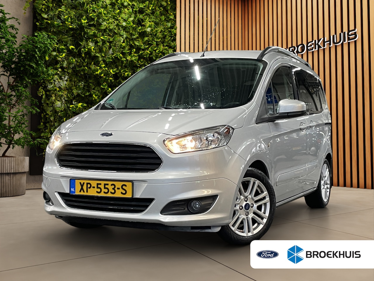Ford Tourneo Courier - 1.0 Titanium | All season banden | Trekhaak | Clima | Bluetooth | 16'' - AutoWereld.nl