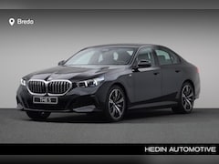 BMW 5-serie - 530e M Sport Edition | Achteruitrijcamera | Driving Assistant Plus | PDC | Trekhaak elektr